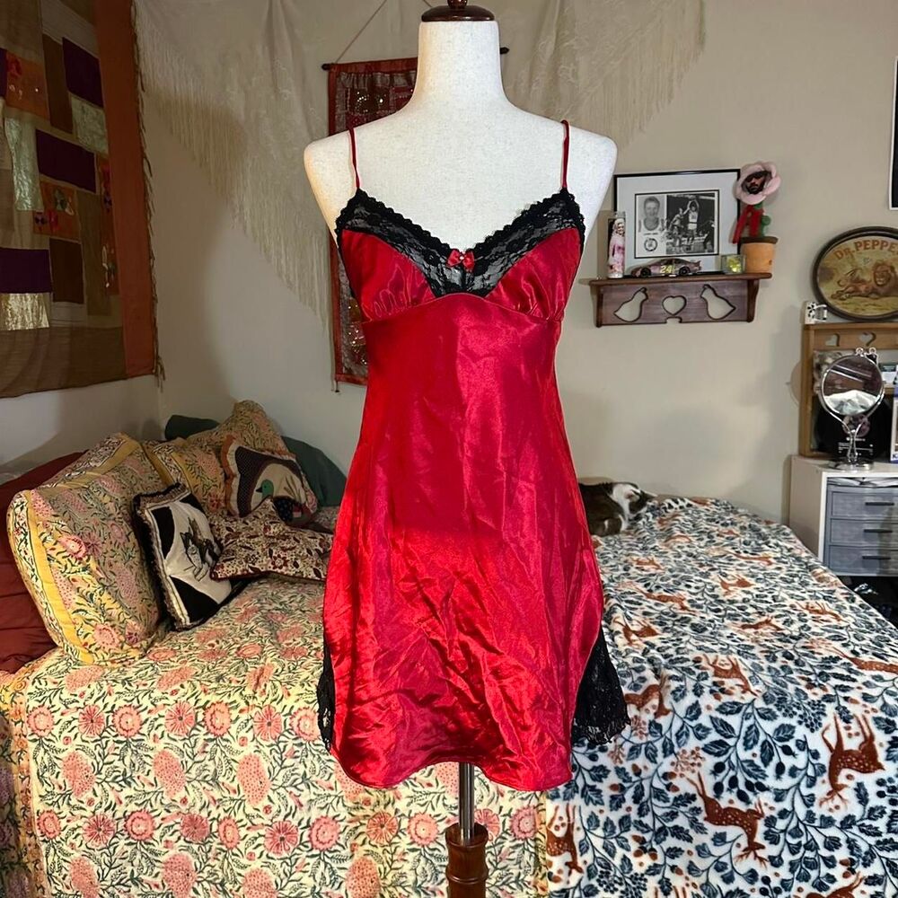 Apt 9. 00s Red and Black Lace Detailed Slip Night Gown Dress